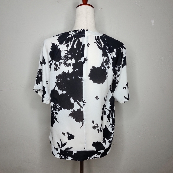 A.L.C Black and White Drape Front Short Sleeve Silk Blouse Size 10 - Picture 8 of 12